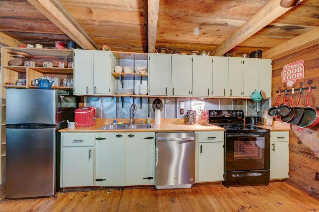 Bear Den Bungalow With Hot Tub Near Blue Ridge And Ellijay Exterior photo